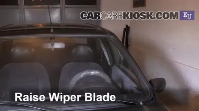 1996 Ford Fiesta Magic 1.3L 4 Cyl. Balais essuie-glace avant Changer les balais des essuie-glace